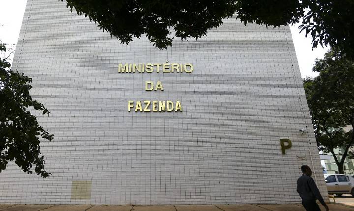 Saída de Haddad do governo depende de reunião entre Lula e Trump